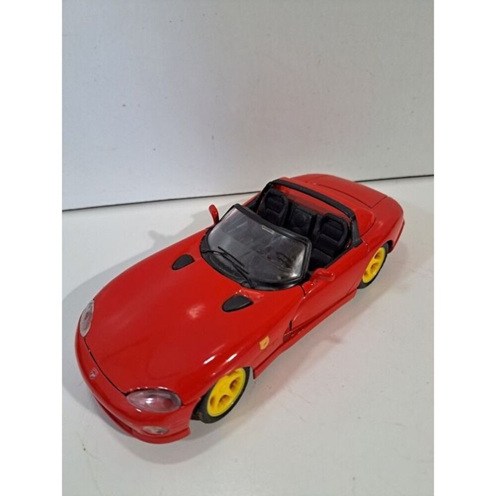 Maisto Die Cast 1/24 Dodge Viper RT/10 Convertible Sports Car